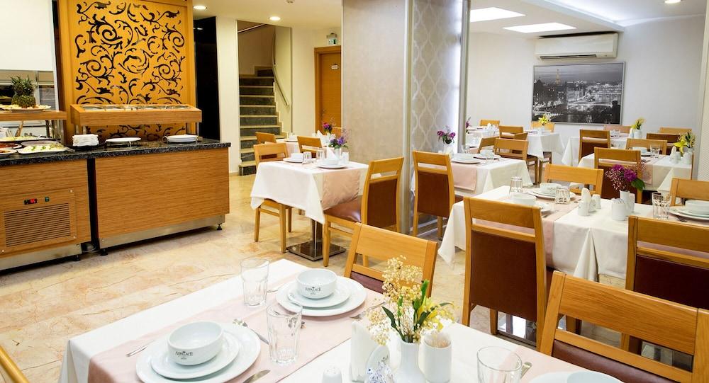 แอสพาเลซ โฮเต็ล Hotel อิสตันบูล ภายนอก รูปภาพ